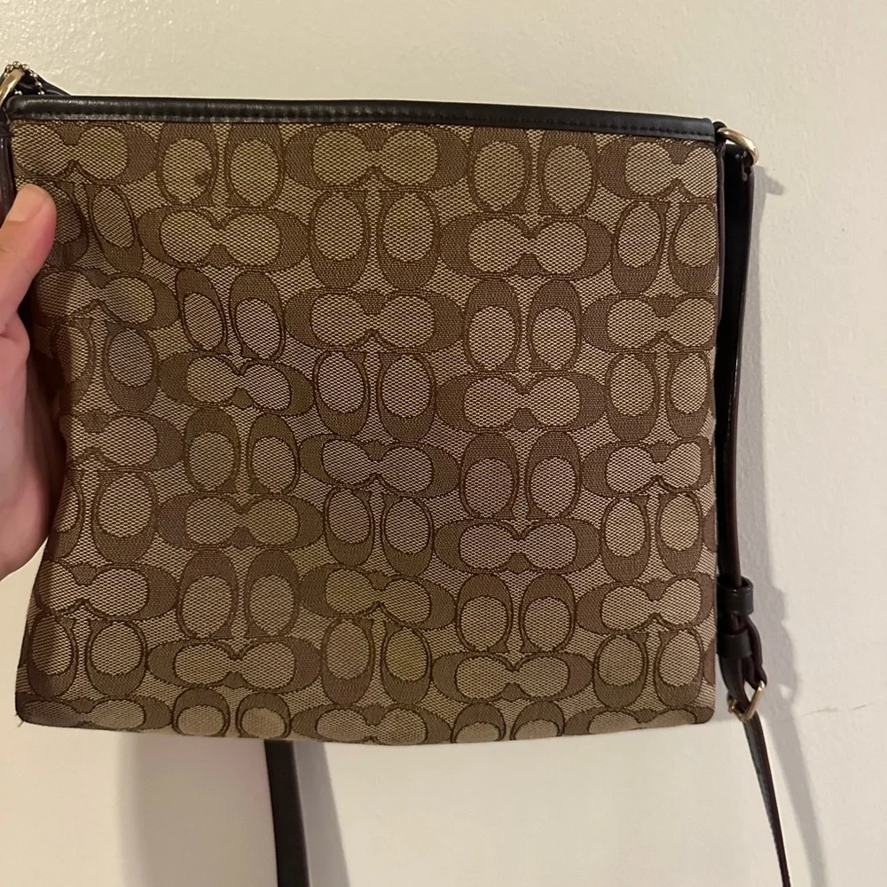 Coach - Picture 5 of 8